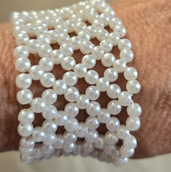 Beaded faux pearl stretch bracelet One size  White Lace Look Bangle Stackking - Picture 2 of 8